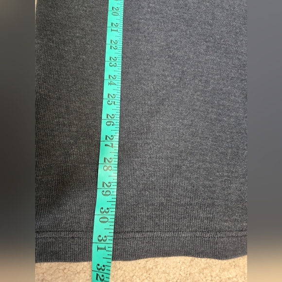 LIVERPOOL FOOTBALL CLUB Officially Licensed V-Neck Sweater with Red LFC Logo. - Picture 9 of 9